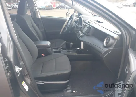 2016 Toyota Rav4 Le z USA, uszkodzony, nr VIN JTMBFREVXGD183538